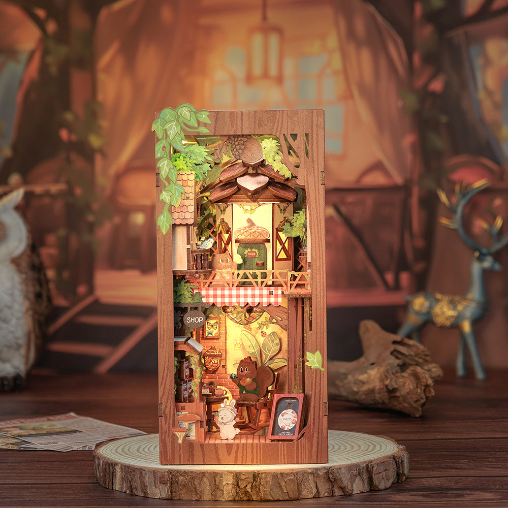 Squirrel Collector | CUTEBEE DIY Book Nook Kit